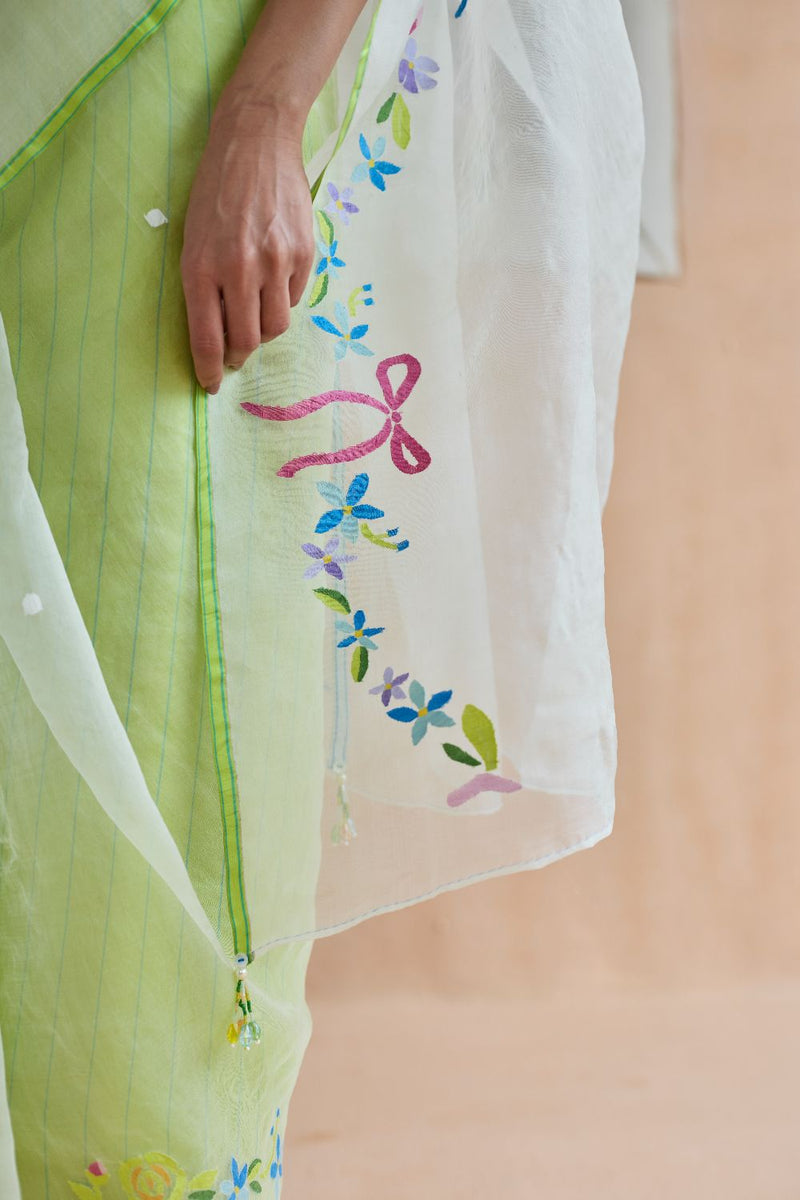 Garland Jamdani Sari organza by Nadiya Paar in green color for women Worldwide