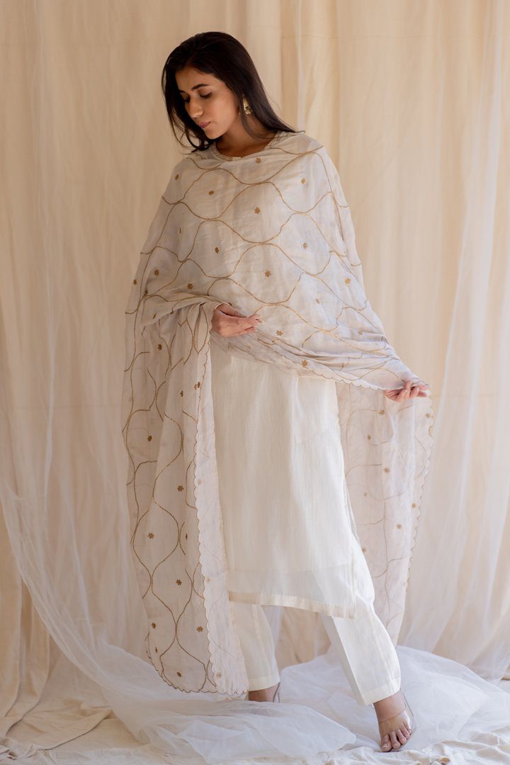 Ivory White Gul Seedh Kurta by Nirjara for women Worldwide