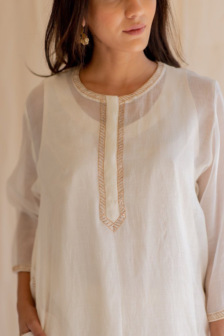 Ivory White Gul Seedh Kurta by Nirjara for women Worldwide