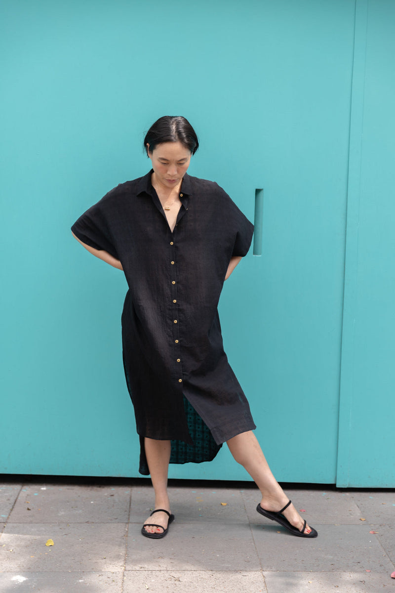 Tokyo — Street Shirt — Noir cotton by World of Crow in black color for women Worldwide