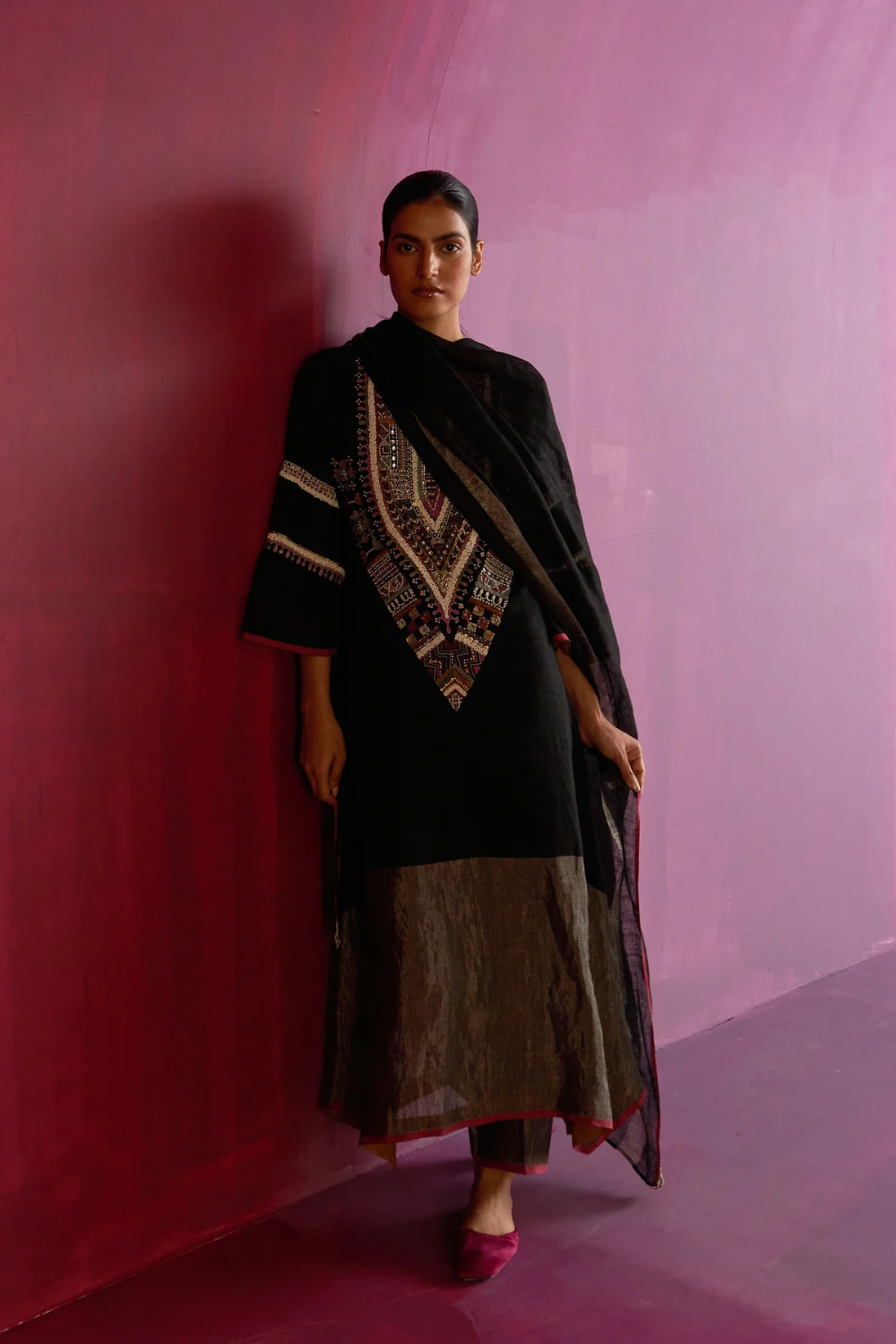 Afra Hand-Embroidered Kurta - Black