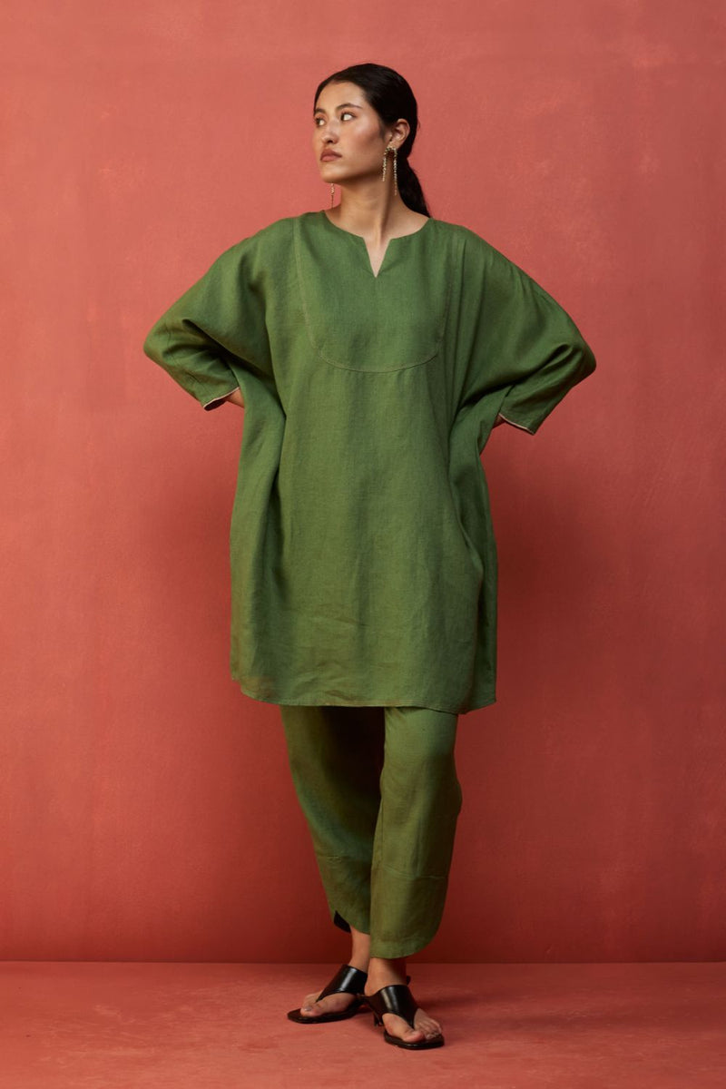 Etsu Yoke Linen Kurta - Fern Green linen by Manan in green color for women Worldwide