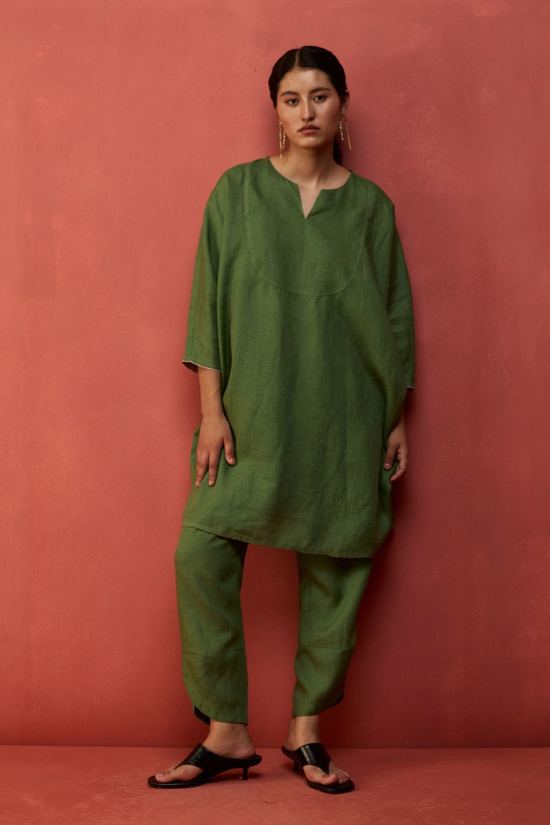 Etsu Yoke Linen Kurta - Fern Green linen by Manan in green color for women Worldwide