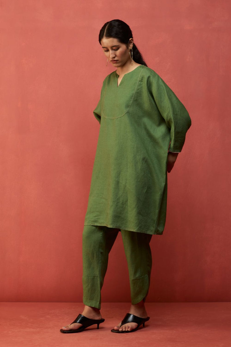 Etsu Yoke Linen Kurta - Fern Green linen by Manan in green color for women Worldwide