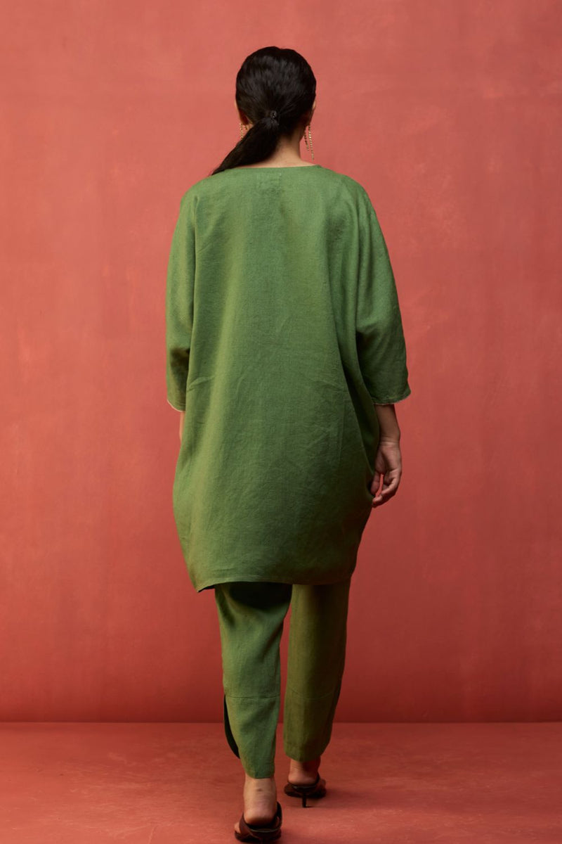 Etsu Yoke Linen Kurta - Fern Green linen by Manan in green color for women Worldwide