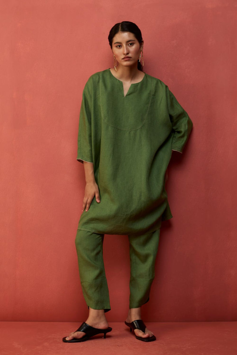 Etsu Yoke Linen Kurta - Fern Green linen by Manan in green color for women Worldwide