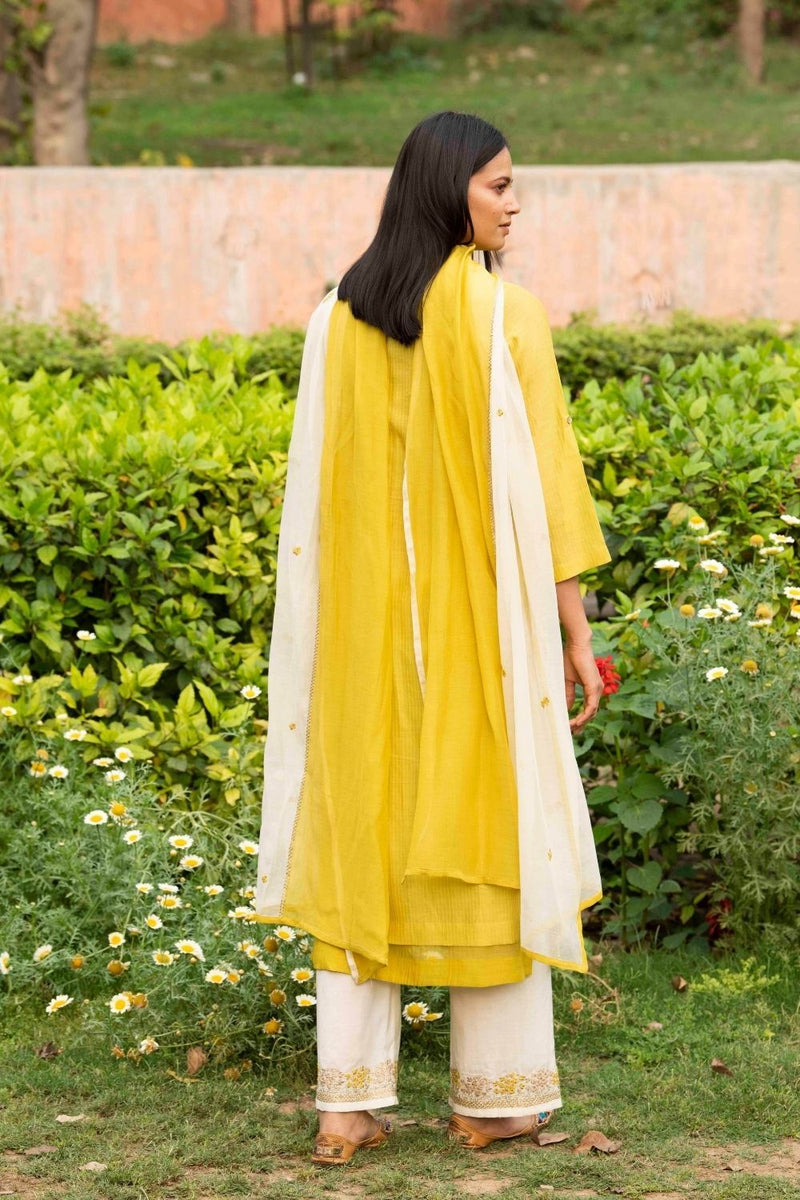 Narjis Off White Kurta Set by Priti Prashant in white color for women Worldwide
