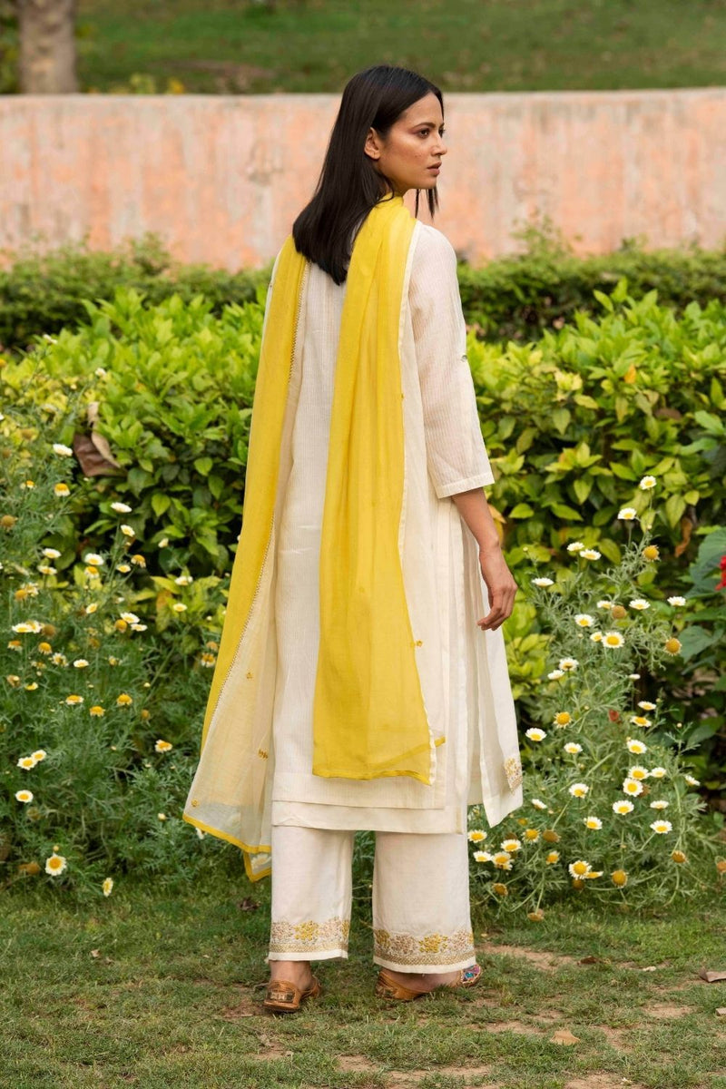 Narjis Off White Kurta Set by Priti Prashant in white color for women Worldwide
