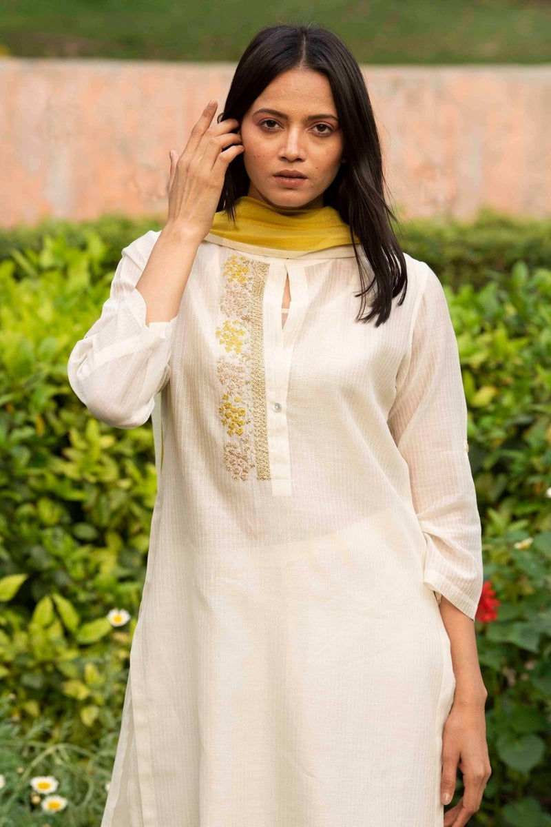 Narjis Off White Kurta Set by Priti Prashant in white color for women Worldwide