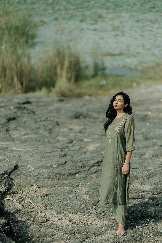 Olive Firdaus Abho and Izaar by Nirjara for women Worldwide