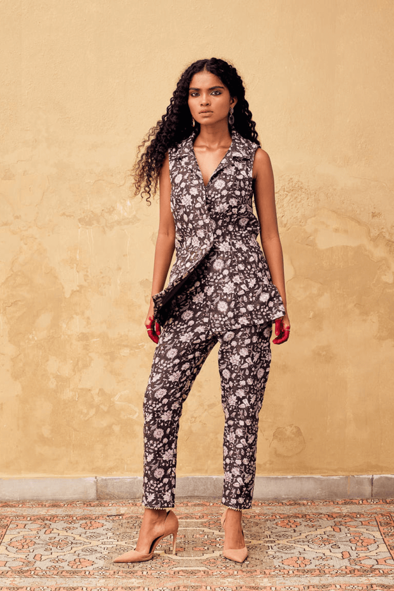 Fiza Pantsuit Pant suit chanderi by Khara Kapas in charcoal for women Worldwide