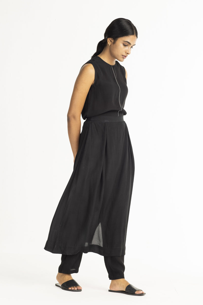 Short Round Top - Black by THREE for women Worldwide