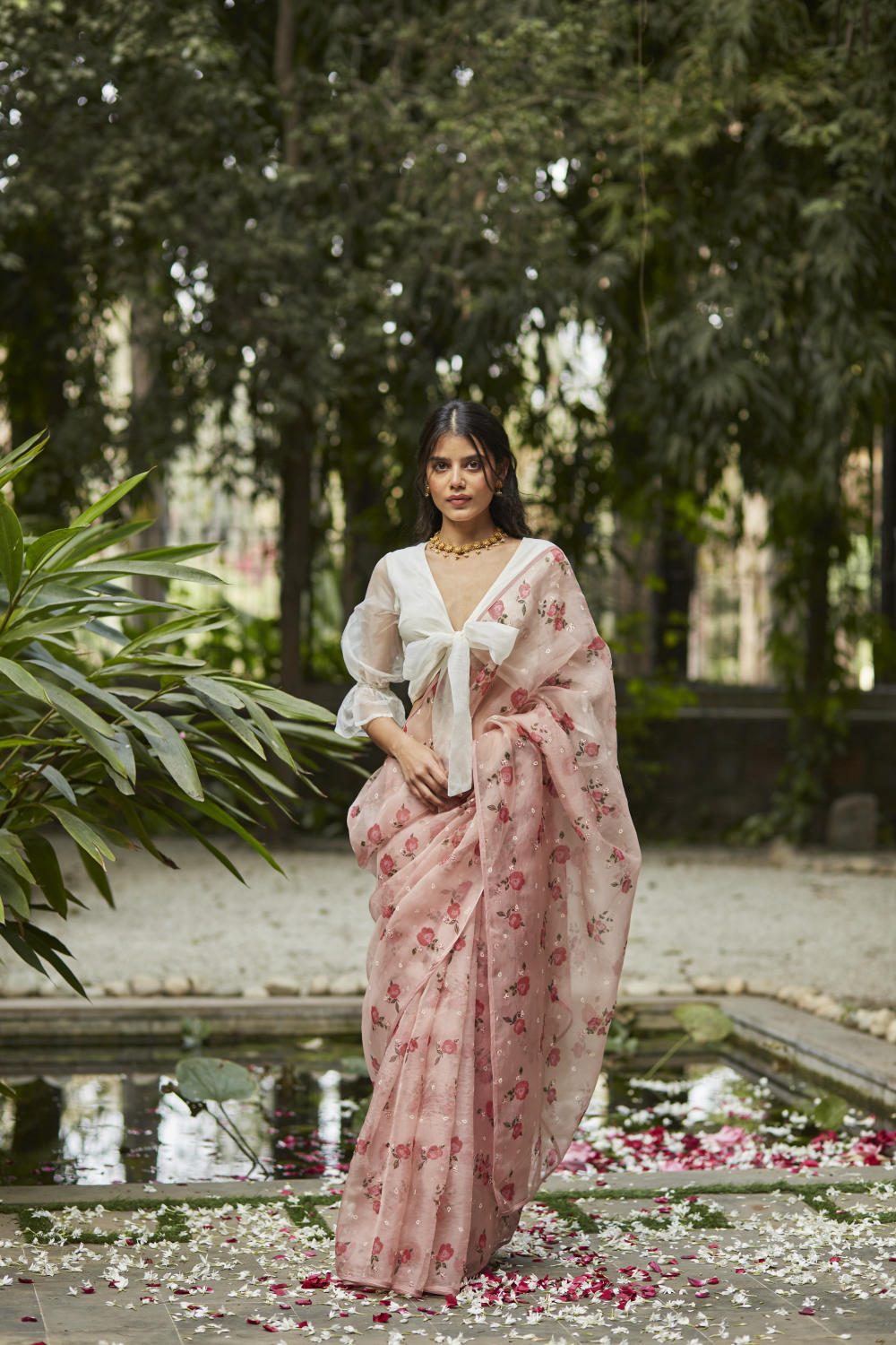 THE HANDWOVEN ORGANZA SILK SAREE IN PERSIAN ROSE COLOR