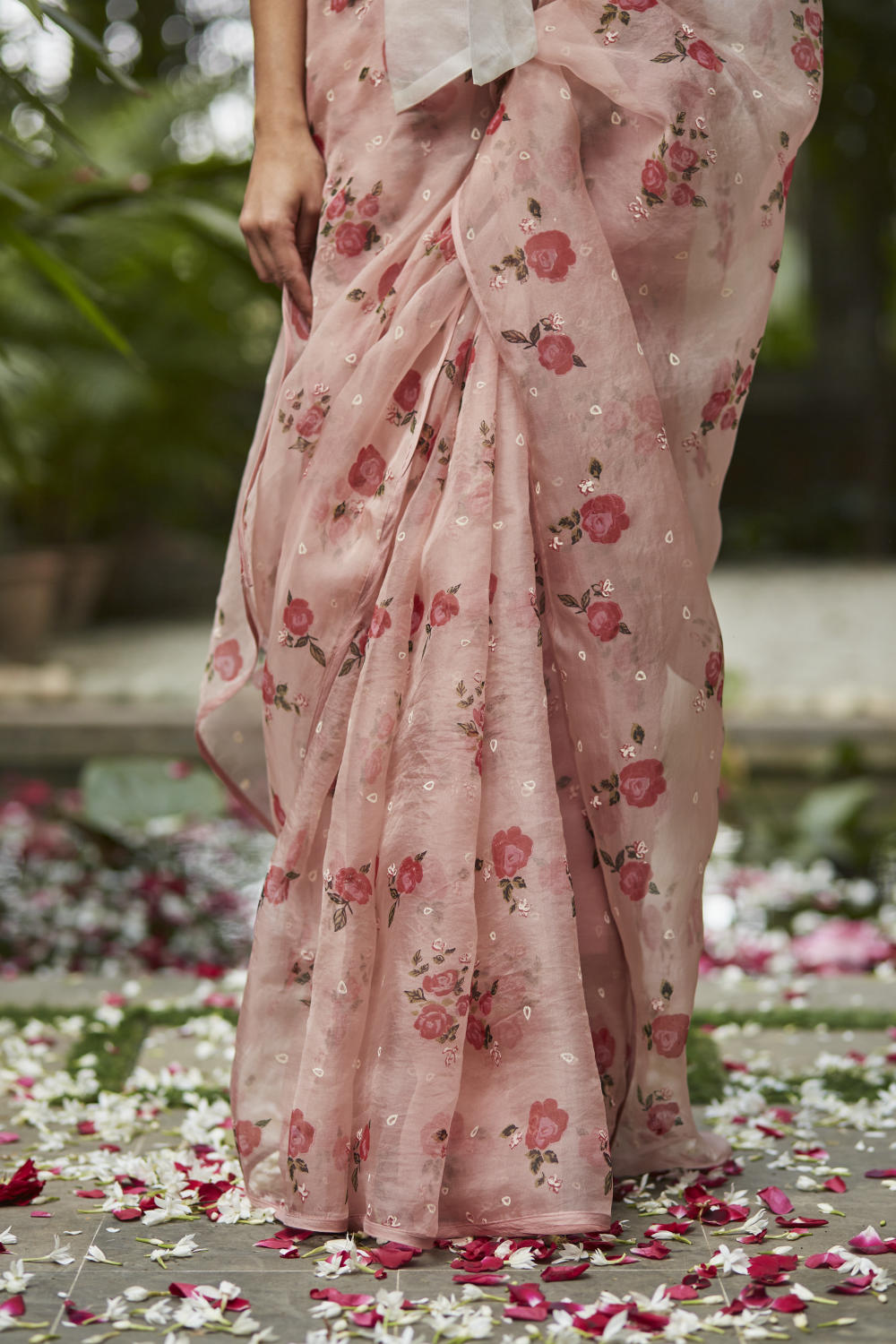 THE HANDWOVEN ORGANZA SILK SAREE IN PERSIAN ROSE COLOR