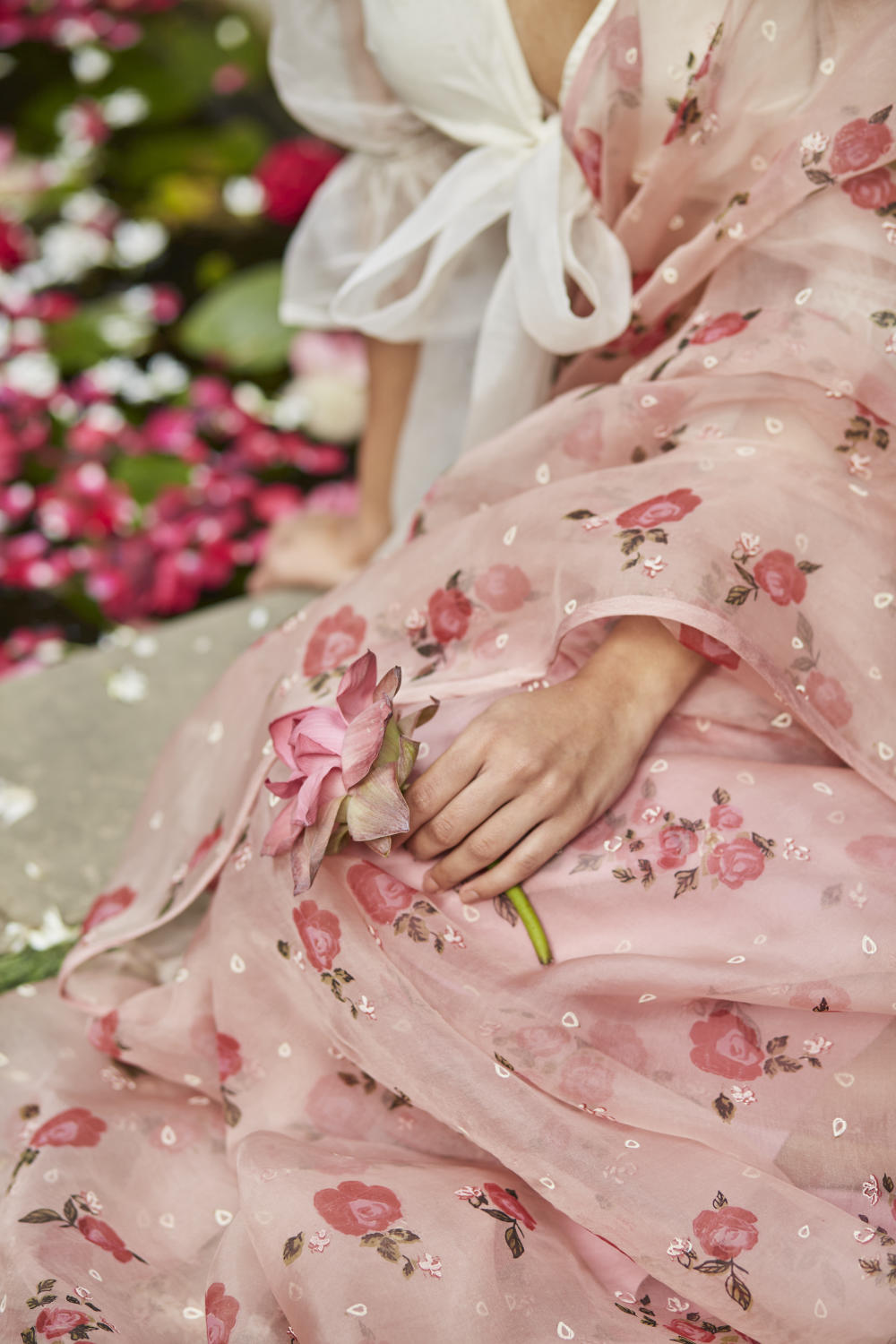 THE HANDWOVEN ORGANZA SILK SAREE IN PERSIAN ROSE COLOR