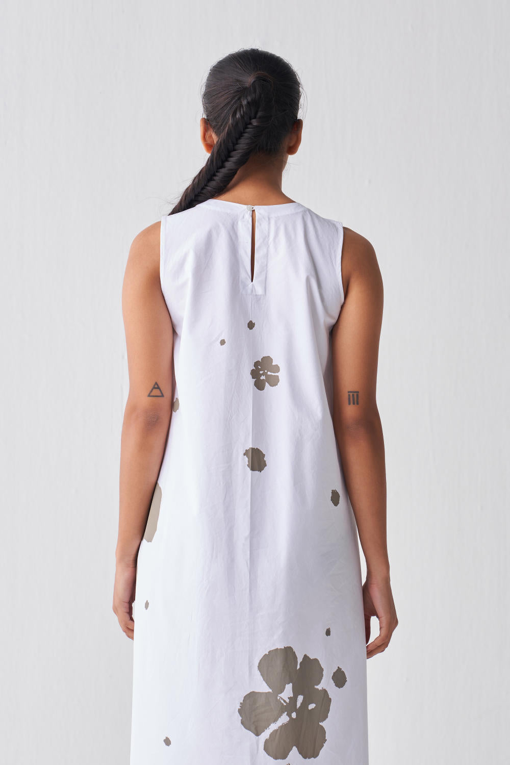 SLEEVELESS ASYMMETRIC DRESS