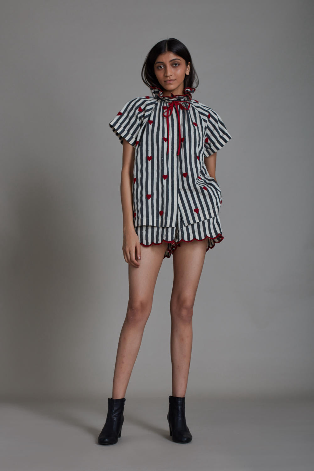 STRIPE TORA SHIRT AND SCALLOP SHORTS - BLACK WITH RED HEART