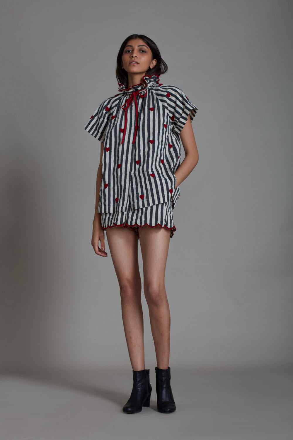 STRIPE TORA SHIRT AND SCALLOP SHORTS - BLACK WITH RED HEART