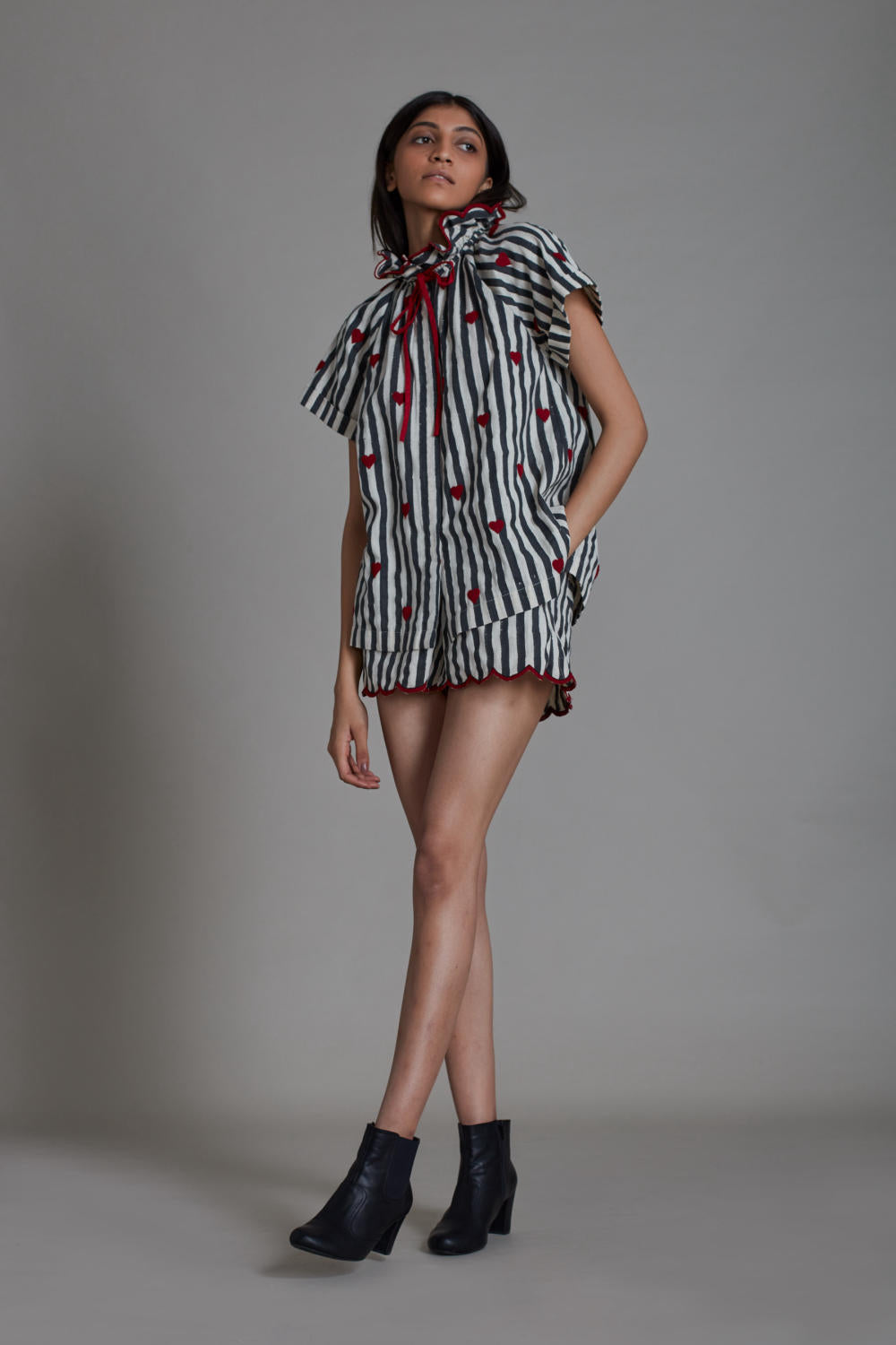 STRIPE TORA SHIRT AND SCALLOP SHORTS - BLACK WITH RED HEART