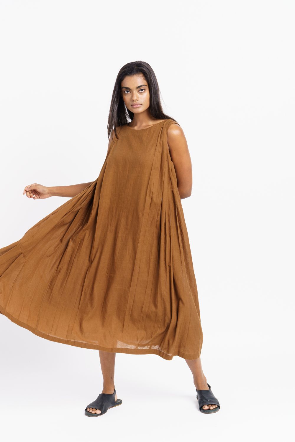 Cinnamon brown extra pleated midi dress - Brown